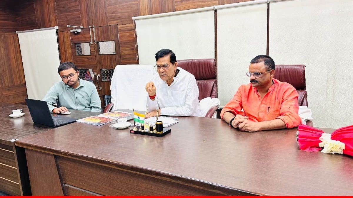 Varanasi News: सफाई व्यवस्था पर नगर विकास मंत्री का सख्त रुख, अधिकारियों को सुबह निरीक्षण का आदेश