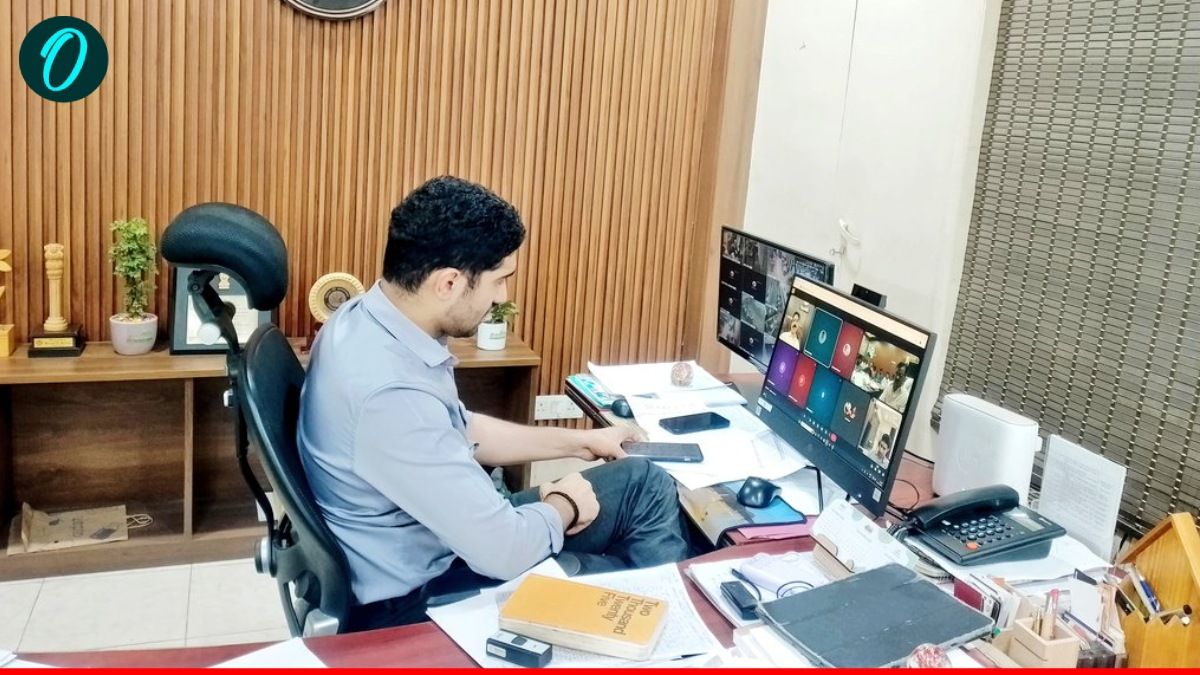 UP scheme: सरकार की पहल से वाराणसी में 2300 से अधिक परिवारों को मिली राहत, बेटियों को योजना का लाभ