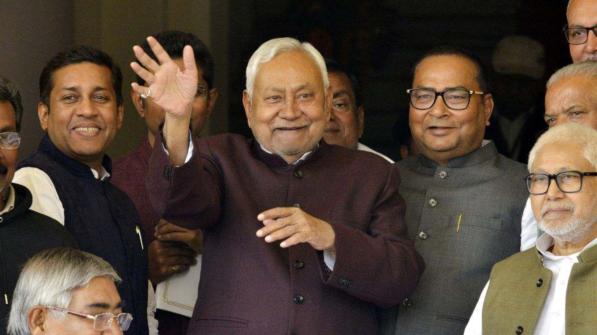 Nitish Kumar: राज्यसभा जाने की तैयारी में नीतीश कुमार, सीएम पद छोड़ते ही बन जाएंगे लालू यादव के पड़ोसी?