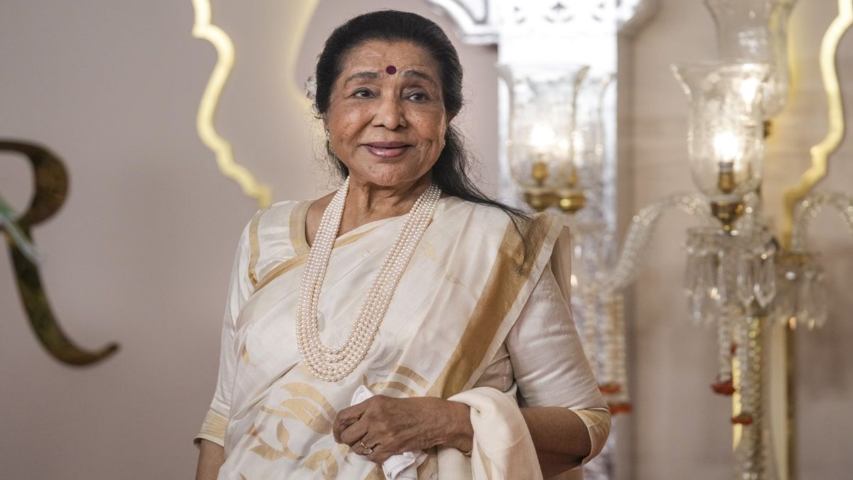 Asha Bhosle Demise: सिंगिंग ही नहीं क्रिकेट की भी दीवानी थीं आशा ताई, इस क्रिकेटर को मानती थीं अपना बेटा