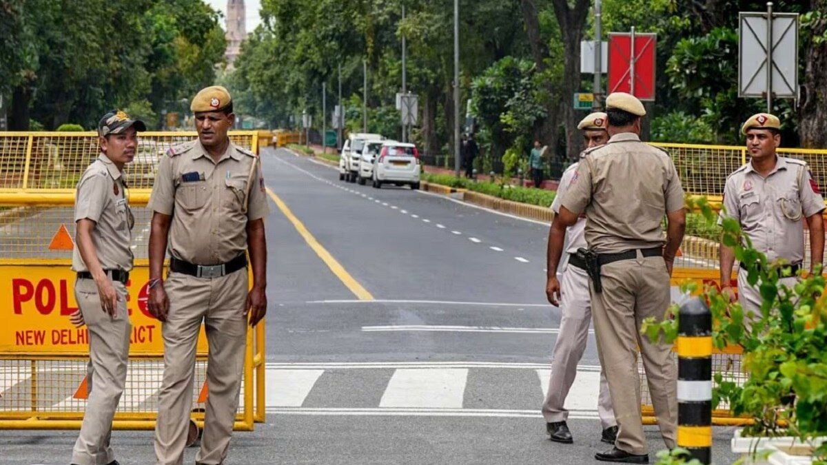 Delhi Crime:  प्रीत विहार में पार्किंग के चक्कर में खूनी खेल, नोएडा से आए शख्स की सीने में दागी गोली