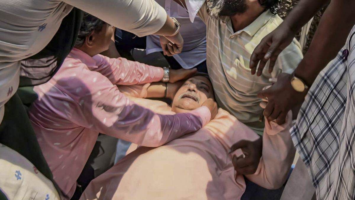 अभिषेक के बाद TMC सांसद कल्याण बनर्जी पर जानलेवा हमला, प्रदर्शनकारियों ने दिखाए काले झंडे