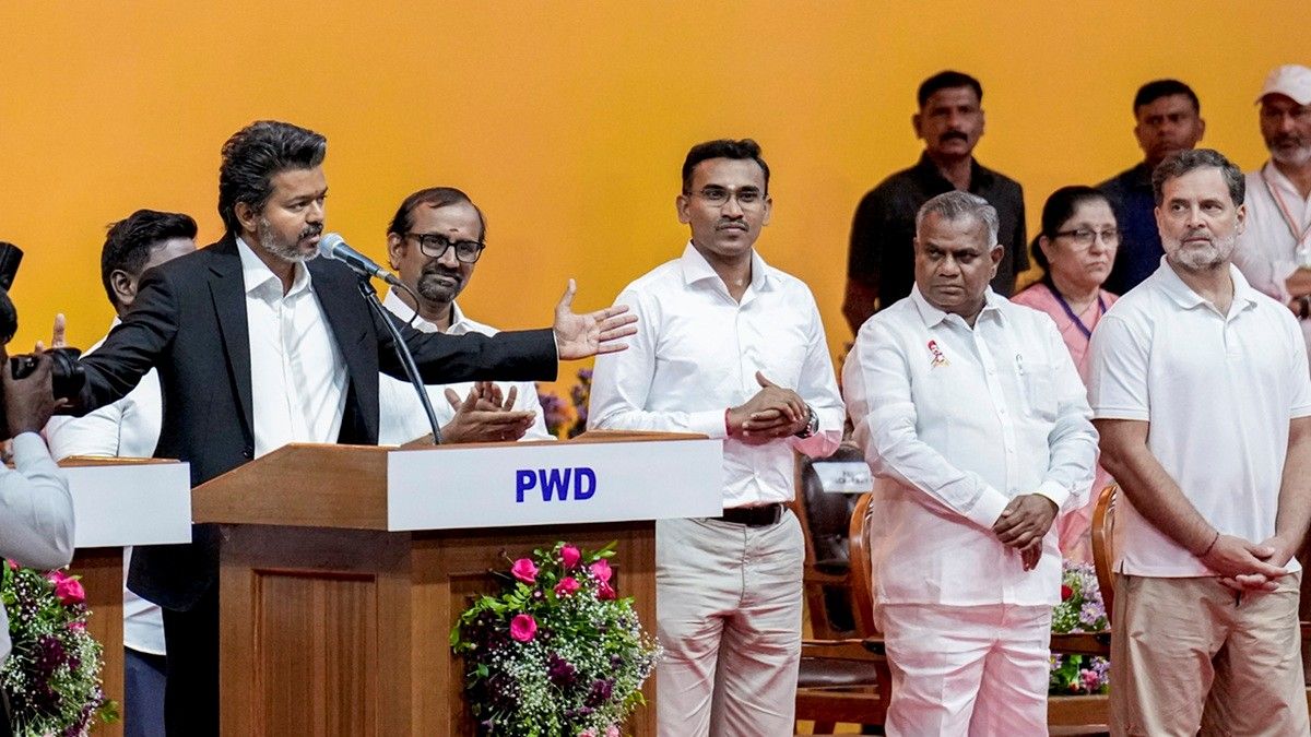 'वन्दे मातरम्' से शपथ ग्रहण की शुरुआत!CM विजय का वो बड़ा सियासी दांव, BJP और विरोधियों को किया चारों खाने चित