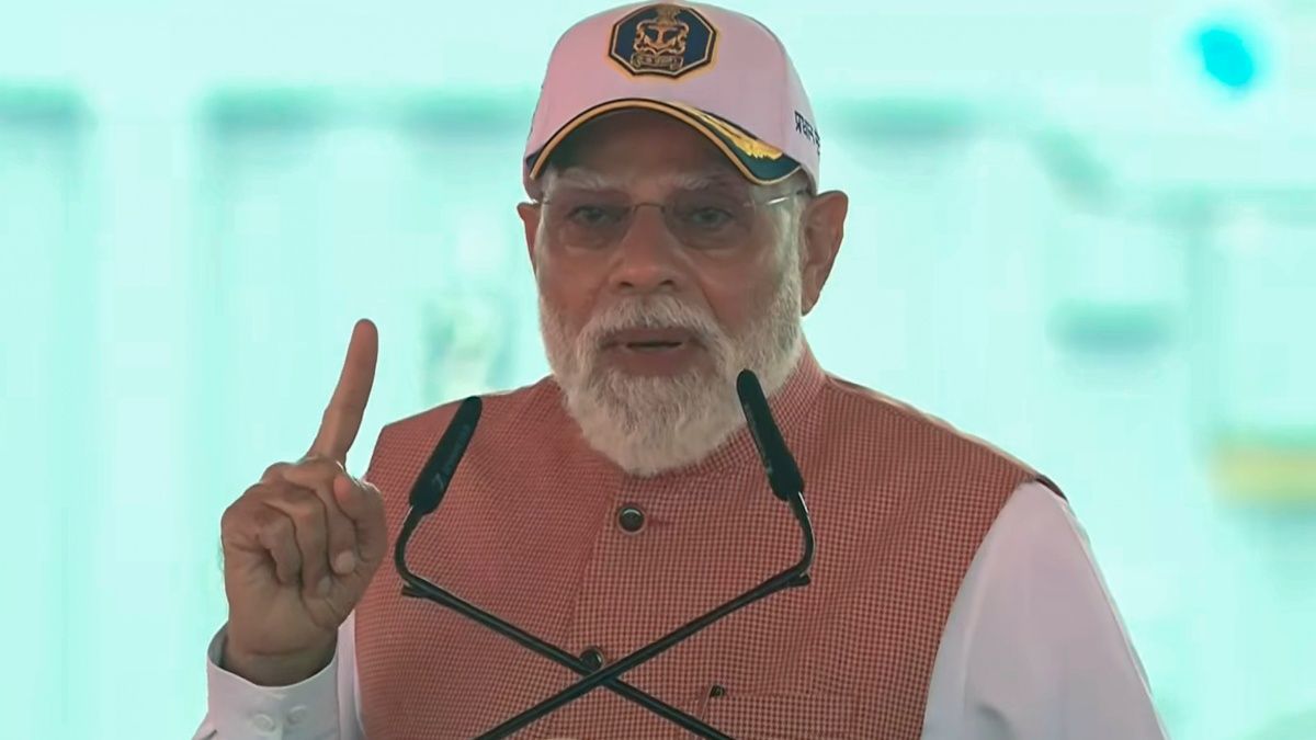 NEET: जंतर-मंतर पर CJP का हंगामा, उधर एयरपोर्ट पर 45 मिनट रुके PM मोदी! क्या है नीट कनेक्शन?