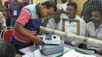 West Bengal Election 2026: अगर EVM ने दिया धोखा तो क्या रुकेगी वोटिंग! क्या है चुनाव आयोग का बैकअप प्लान?