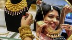 സ്വർണ വില  ഇടിഞ്ഞ് വീഴുമോ അതോ കുതിക്കുമോ?; വിവാഹ സീസണാണ് വരുന്നത്,എന്ത് ചെയ്യണം? പ്രവചനങ്ങൾ ഇങ്ങനെ