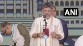 DK Shivakumar Takes Oath as Karnataka Chief Minister, Holds Constitution During Swearing-In Ceremony