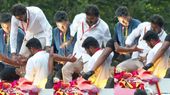 தடுமாறிய விஜய்.. சென்னையில் பிரசார வாகனத்தின் மேலே இருந்து தவறி கீழே விழுந்தார்.. பதறிய பவுன்சர்கள்