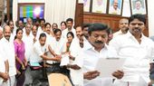 உடைகிறதா அதிமுக? கொஞ்ச நேரத்தில் எல்லாம் தெரிஞ்சிடும்.. சிவி சண்முகம் பேட்டி