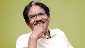 பாரதிராஜா யார்? ஸ்டூடியோக்களில் முடங்கிய திரையுலகை கிராமத்து மண்வாசனைக்கு கூட்டிச்சென்ற கலை வித்தகன்