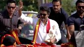 డీఎంకే కంచుకోటలో విజయ్ రోడ్ షో- ఇసుక వేస్తే రాలనంత జనం