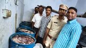 బయట పచ్చళ్ళు కొని లొట్టలేసుకుని తింటున్నారా? ఈ వీడియో చూస్తే చచ్చినా తినరు!