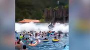চিনের জল বিনোদন পার্কে আচমকা আছড়ে পড়ল ১০ ফুট উঁচু সুনামি; ধারেকাছে তো সমুদ্র নেই, তাহলে ব্যাপার কী!