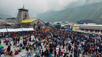 Char Dham Weather Update: उत्तराखंड में आफत बनी बारिश, लैंड स्लाइड के खतरे के बीच चारधाम यात्रा पर ब्रेक