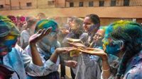 यह पढ़ें: Holi 2026 School Holiday: 3 या 4 मार्च, स्कूलों में होली की छुट्टी कब? क्या है सही डेट?