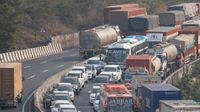 Mumbai Pune Expressway पर फिर क्&zwj;यों लगा भयंकर जाम? 5 किलोमीटर लंबी कतारें, घंटों फंसे रहे यात्री, देखें Video