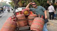 इसे भी पढ़ेंः सड़क पर Gas Cylinder बेच रहे ये फेमस एक्टर? बोले- बॉलीवुड से ज्यादा होगी कमाई, क्या सच में हुई LPG की किल्लत?