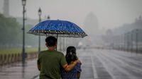 Weather Delhi NCR: येलो अलर्ट पर दिल्ली, कहर बनकर टूटेगी बारिश! बिजली की गति से आंधी आने की चेतावनी