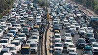 Delhi Traffic: IPL मैच से पहले अलर्ट! 4 अप्रैल को इन रास्तों पर भूलकर भी न जाएं, नहीं तो घंटों जाम में फंसेंगे
