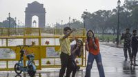 Weather: Delhi NCR में कब तक रहेगी गर्मी से राहत? आपके इलाके में फिर बदलेगा मौसम! आंधी-बारिश पर IMD का अलर्ट