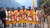 Hemkund Sahib Yatra 2026: हेमकुंड साहिब के लिए पहला जत्था रवाना, पंच प्यारों की अगुवाई में पवित्र यात्रा शुरू
