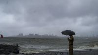 यह पढ़ें: Maharashtra Weather: 12 जिलों में Rain Alert लेकिन Mumbai में बरसा पानी, क्या है मानसून का ताजा अपडेट?