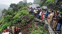 Maharashtra के रायगढ़ में हुआ दर्दनाक हादसा, खाई में गिरी SUV, 8 लोगों की मौत, कैसे हुआ ये एक्&zwj;सीडेंट?