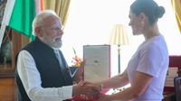 PM Modi Sweden: पीएम मोदी को मिला स्वीडन का सर्वोच्च सम्मान, 31वें अंतरराष्ट्रीय पुरस्कार के साथ रचा इतिहास