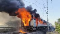 Rajdhani Express Fire: गहरी नींद में थे यात्री और धू-धू कर जल उठा B-1 कोच, किसने देवदूत बनकर बचाई सबकी जान?