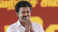 Tamil Nadu Government Formation: तमिलनाडु में राज्यपाल से मिले विजय, बहुमत के आंकड़े पर फंसा पेंच!