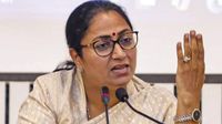 Delhi Official Vehicle Restriction:दिल्ली सरकार का बड़ा कदम, CM रेखा गुप्ता ने घटाया सरकारी वाहनों का इस्तेमाल
