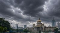 यह पढ़ें: Bengaluru Weather: बेंगलुरु समेत कर्नाटक के कई जिलों में बारिश का रेड अलर्ट, 3 दिन तक बरसेगा झमाझम पानी