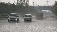 Weather Delhi-NCR: आज दो बार पलटी मारेगा दिल्ली-एनसीआर का मौसम, घर से निकलने से पहले देख लें IMD का अलर्ट