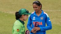 IND vs PAK: हरमनप्रीत कौर ने किया पाक कप्तान को नजरअंदाज, देखती रह गईं फातिमा सना IND vs PAK: हरमनप्रीत कौर ने किया पाक कप्तान को नजरअंदाज, देखती रह गईं फातिमा सना