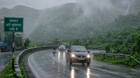 यह पढ़ें:Monsoon 2026: क्या केरल पहुंचा मानसून? बंगाल से लेकर दिल्ली तक भारी बारिश का अलर्ट, IMD ने की ये अपील