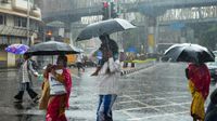 Mumbai Weather: बारिश ने रोकी मुंबई की रफ्तार, अंधेरी सबवे में भरा पानी, IMD ने दी अगले 24 घंटे की चेतावनी