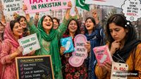Pakistan में Period Tax खत्म, फिर भी काफी महंगा! फूड या पैड्स में से एक ही नसीब, भारत में क्या है हाल?