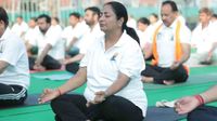 Yoga Day 2026: दिल्ली CM रेखा गुप्ता ने झील किनारे किया योग, फिटनेस मंत्रा के साथ-साथ क्या दिया संदेश? Yoga Day 2026: दिल्ली CM रेखा गुप्ता ने झील किनारे किया योग, फिटनेस मंत्रा के साथ-साथ क्या दिया संदेश?