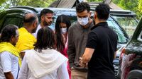 IPL 2026 की खिताबी जीत के बाद वृंदावन में दिखे विराट-अनुष्का, वायरल हुआ प्रेमानंद महाराज संग मुलाकात का वीडियो