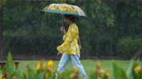 Delhi Weather: दिल्ली में भारी बारिश को लेकर IMD का 'रेड अलर्ट', NCR में अगले 3 दिन कैसा रहेगा मौसम?