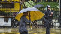 Mumbai Weather: मुंबई-ठाणे में ऑरेंज अलर्ट, तूफानी हवाओं के साथ होगी भारी बारिश, BMC ने जारी की एडवाइजरी
