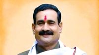 दतिया में अब शिवसेना की टिकट पर चुनाव लड़ेंगे नरोत्तम मिश्रा? ऑफर का क्या होगा? कांग्रेस ने भी चला बड़ा कार्ड दतिया में अब शिवसेना की टिकट पर चुनाव लड़ेंगे नरोत्तम मिश्रा? ऑफर का क्या होगा? कांग्रेस ने भी चला बड़ा कार्ड