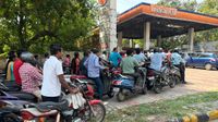 Petrol Shortage In Jamshedpur: Massive Two-Wheeler Queues Seen At Indian Oil, HP Pumps Amid Fuel Crisis