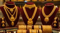 Gold Price Crash: 2008ರ ನಂತರ ಚಿನ್ನದ ಮಾರುಕಟ್ಟೆಯಲ್ಲಿ ಮಹಾ ಕುಸಿತ; ಎರಡೇ ದಿನಕ್ಕೆ ₹38,200 ಇಳಿಕೆ ಕಂಡ ಬಂಗಾರ Gold Price Crash: 2008ರ ನಂತರ ಚಿನ್ನದ ಮಾರುಕಟ್ಟೆಯಲ್ಲಿ ಮಹಾ ಕುಸಿತ; ಎರಡೇ ದಿನಕ್ಕೆ ₹38,200 ಇಳಿಕೆ ಕಂಡ ಬಂಗಾರ