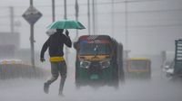 Karnataka Rain: ನಿಮ್ಮೂರಲ್ಲಿ ಮುಂದಿನ 3 ದಿನ ಮಳೆ ಇರುತ್ತಾ? ಇಲ್ಲಿದೆ ಹವಾಮಾನ ಇಲಾಖೆಯ ಪಕ್ಕಾ ವರದಿ