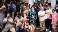 രാഹുൽ ഗാന്ധിയുടെ മിന്നൽ സമരമേറ്റു, മുട്ട് മടക്കി ഡൽഹി പോലീസ്, പെല്ലറ്റ് ആക്രമണത്തിൽ കേസെടുത്തു