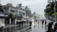 മഴമുന്നറിയിപ്പിൽ മാറ്റം; 12 ജില്ലകളിൽ തീവ്രമഴ..തമിഴ്നാടിന് മുകളിൽ പുതിയ ചക്രവാതച്ചുഴി