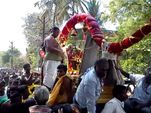 அழகர் மலையிலிருந்து கிளம்பினார் கள்ளழகர்.. நாளை எதிர்சேவை.. 30ம் தேதி வைகை ஆற்றில் இறங்குகிறார்! அழகர் மலையிலிருந்து கிளம்பினார் கள்ளழகர்.. நாளை எதிர்சேவை.. 30ம் தேதி வைகை ஆற்றில் இறங்குகிறார்!