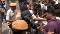 மேற்கு வங்கத்தில் பதற்றம்.. வாக்குப்பதிவுக்கு நடுவே வெடித்த மோதல்! போலீஸ் தடியடி!