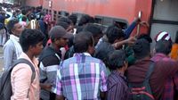 தேர்தல் முடிந்தது.. சென்னை திரும்பும் மக்கள்.. நெல்லை ரயில் நிலையத்தில் அலைமோதிய பயணிகள் கூட்டம்